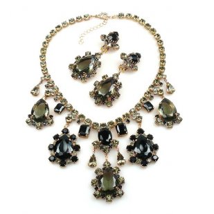Heritage of History Set with Earrings ~ Black